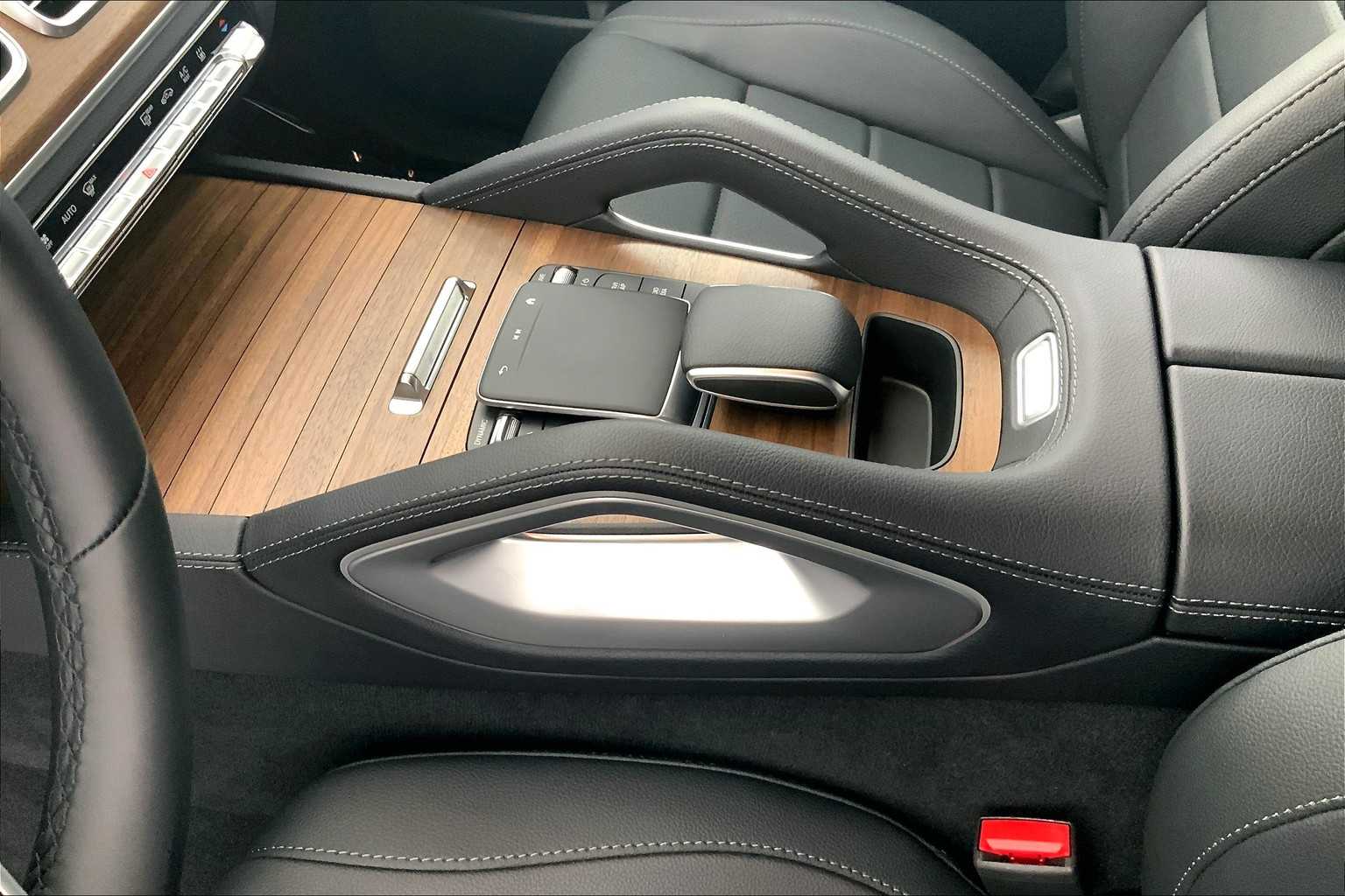 Thumbnail: 2025 Mercedes-Benz GLE - 17