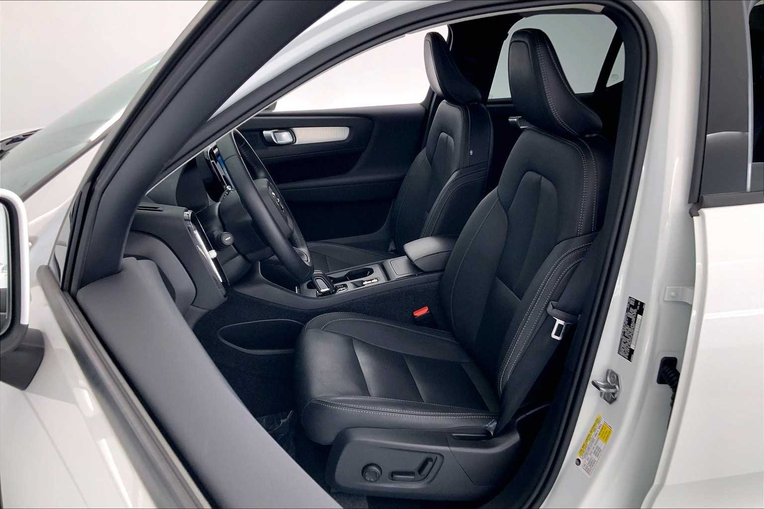 2021 Volvo XC40 T5 Momentum 11