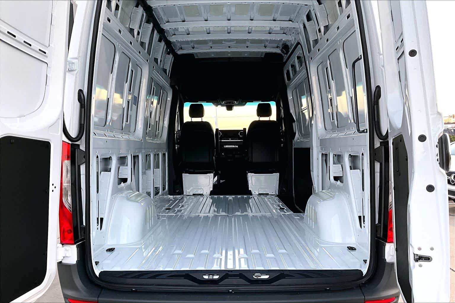 Thumbnail: 2026 Mercedes-Benz Sprinter - 18