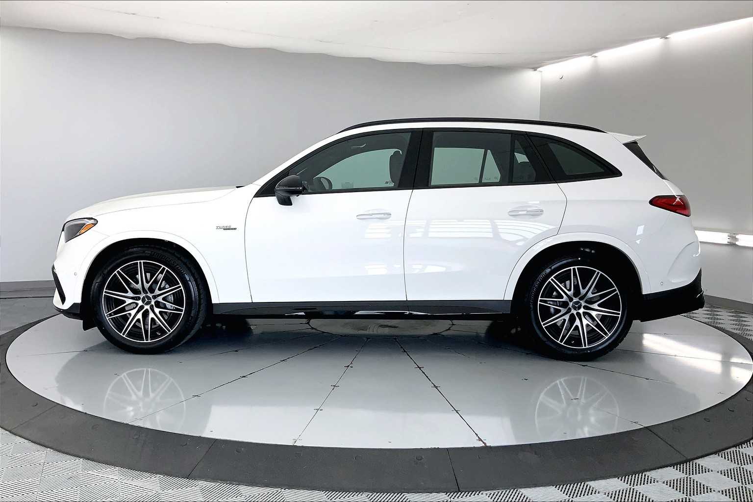 Thumbnail: 2026 Mercedes-Benz GLC - 3