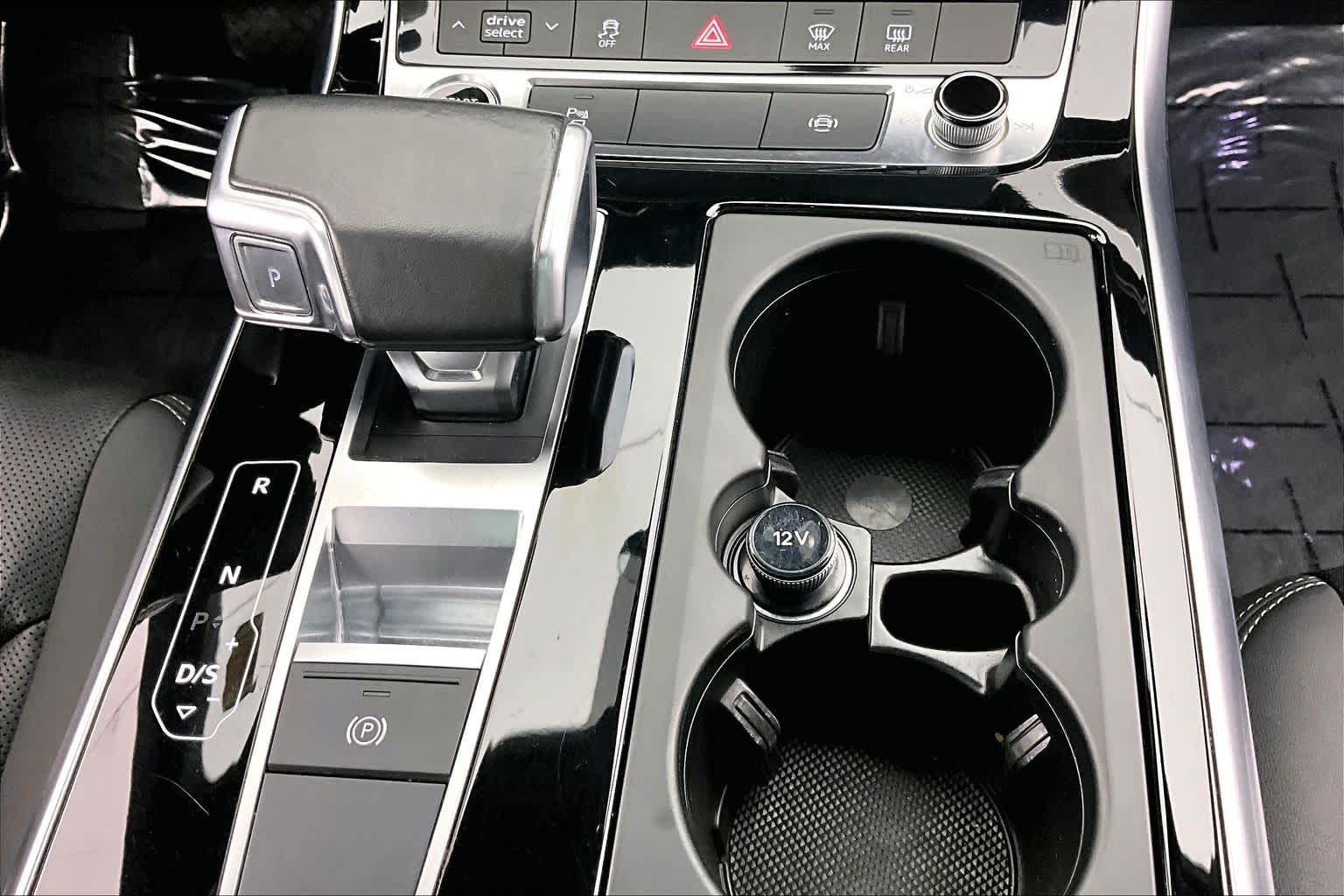 Thumbnail: 2021 Audi Q8 - 27