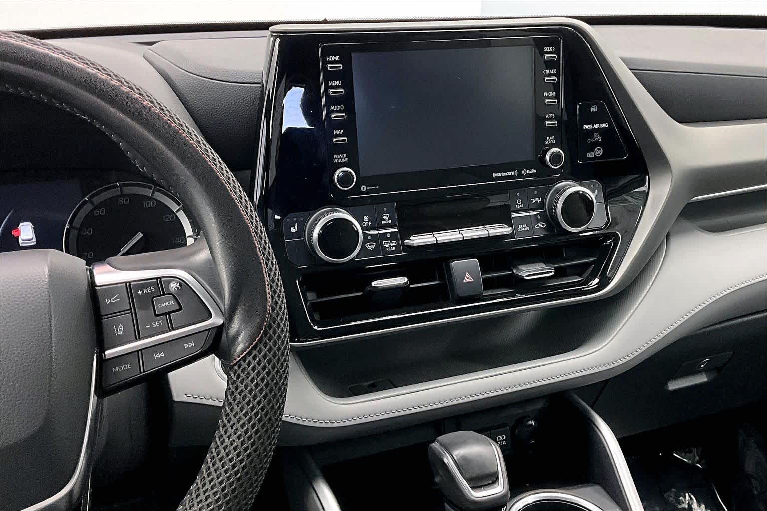 Thumbnail: 2021 Toyota Highlander - 16