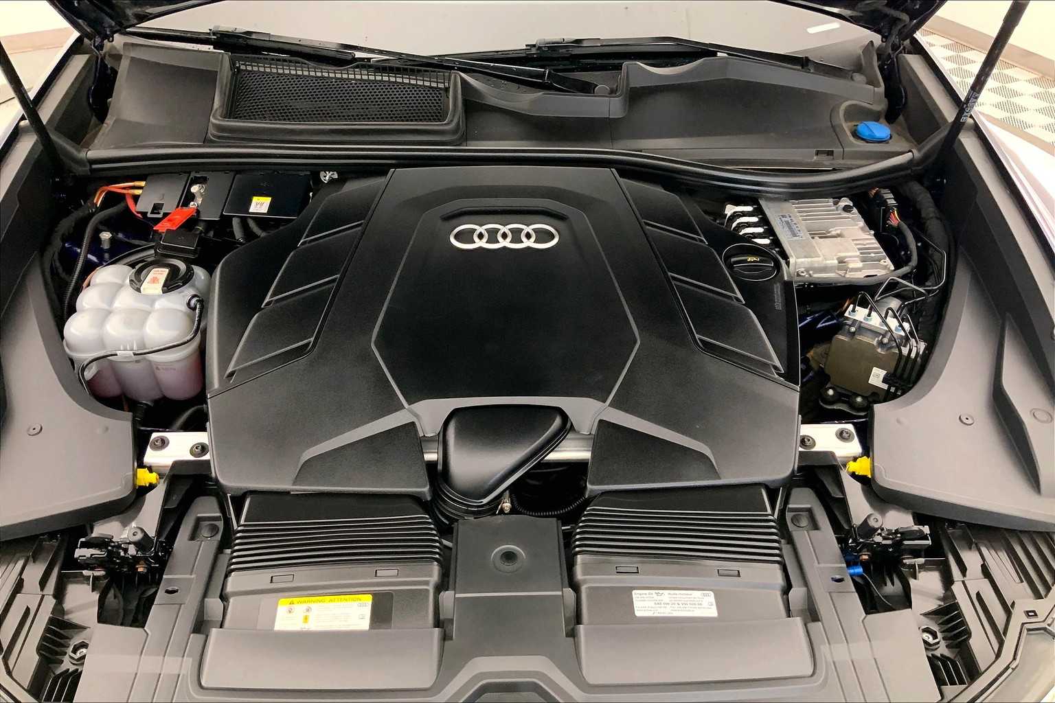 Thumbnail: 2021 Audi Q8 - 9
