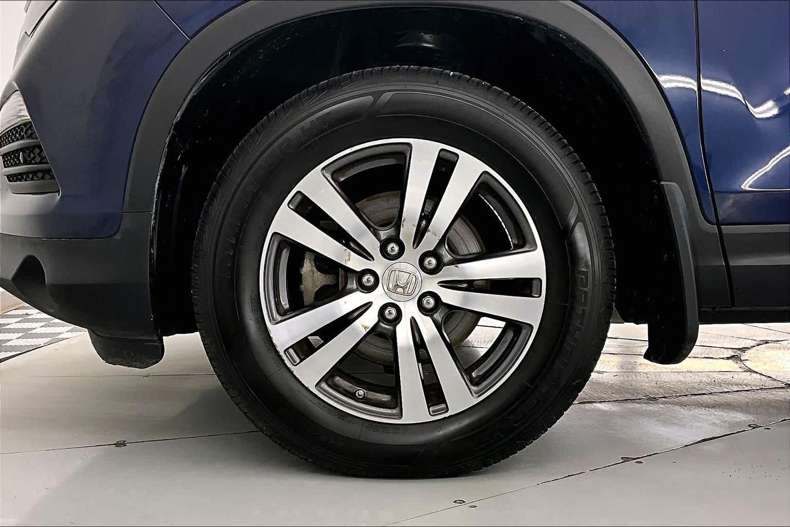 Thumbnail: 2017 Honda Pilot - 8