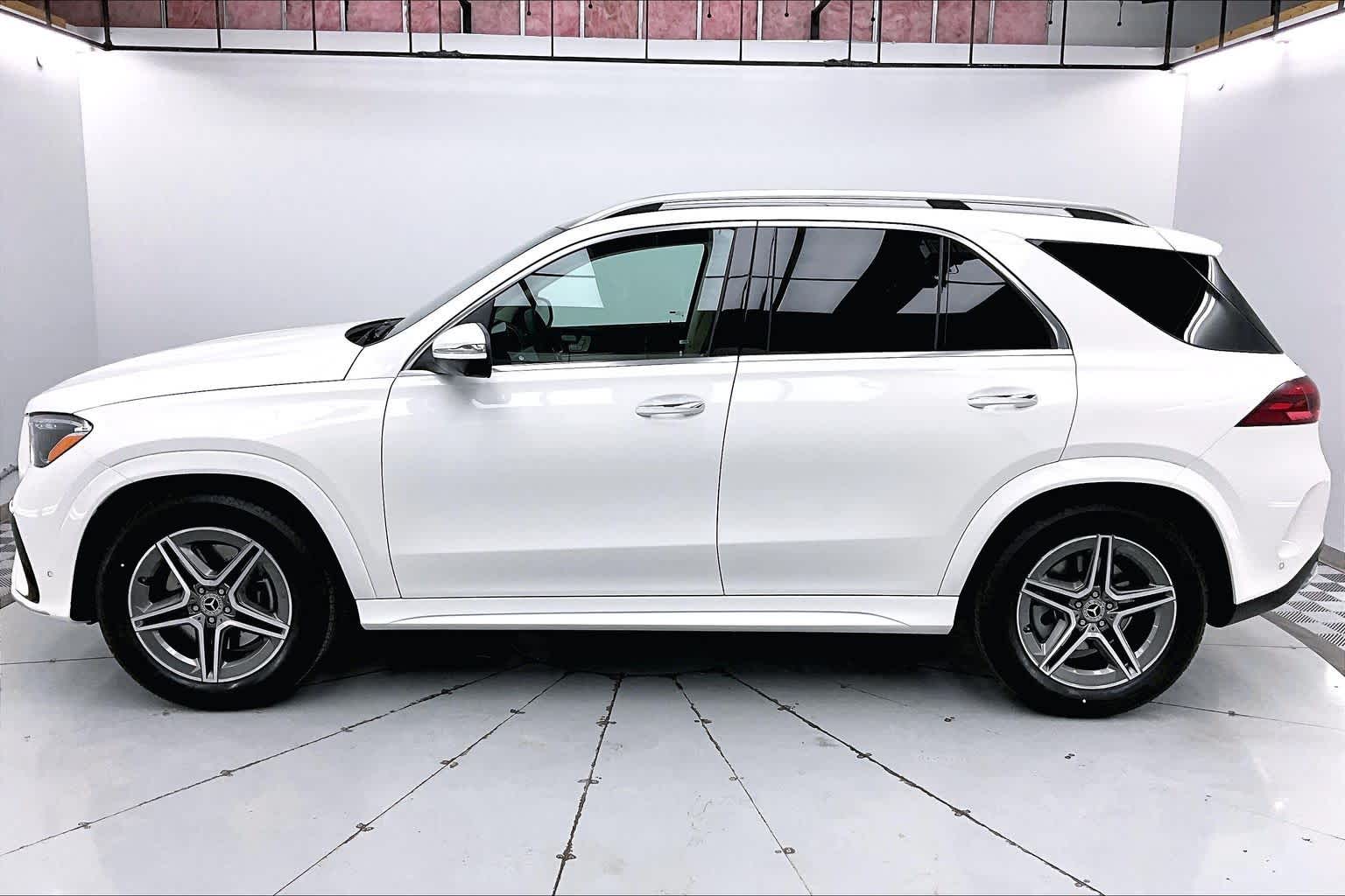 Thumbnail: 2026 Mercedes-Benz GLE - 3