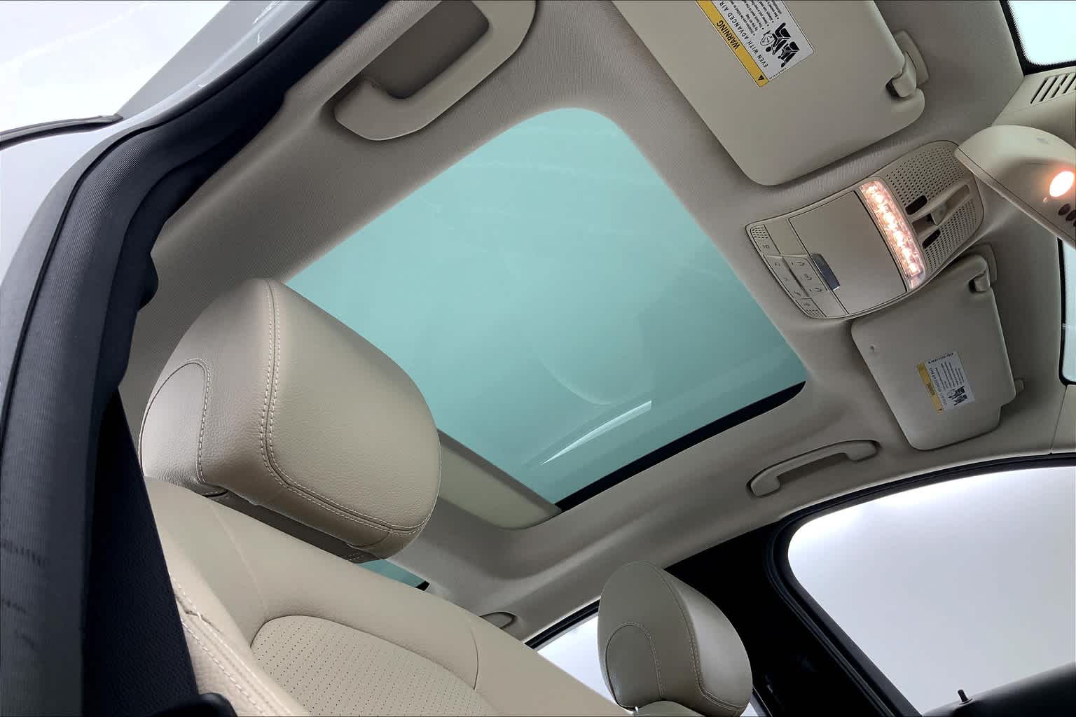 Thumbnail: 2015 Mercedes-Benz C-Class - 23