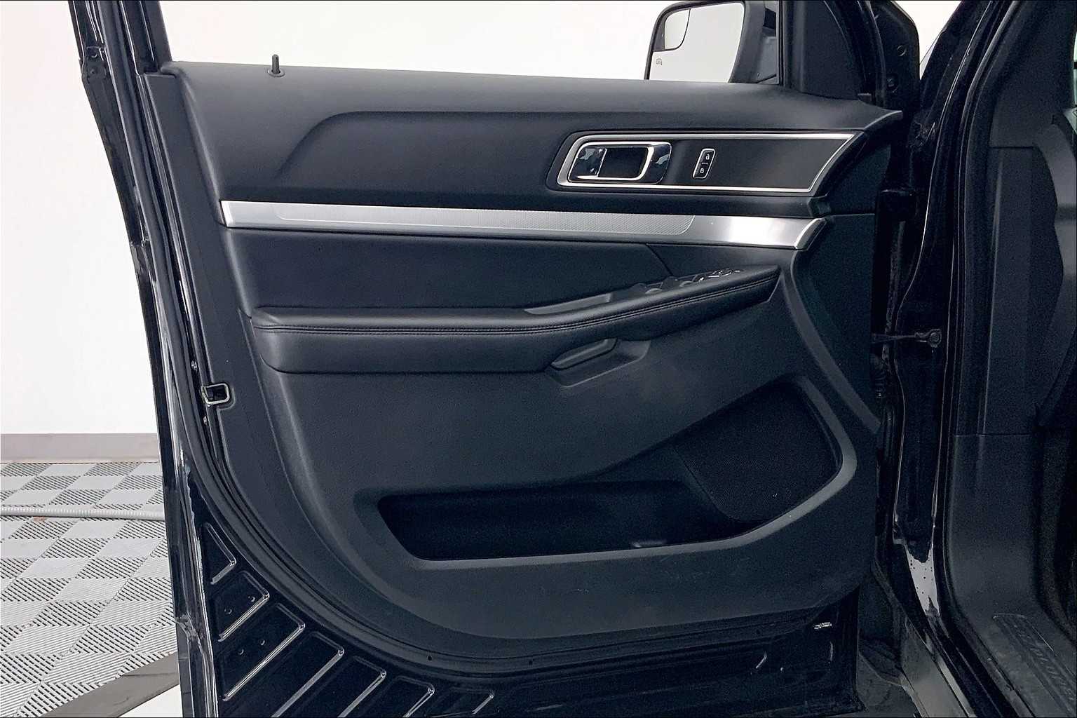 Thumbnail: 2017 Ford Explorer - 22