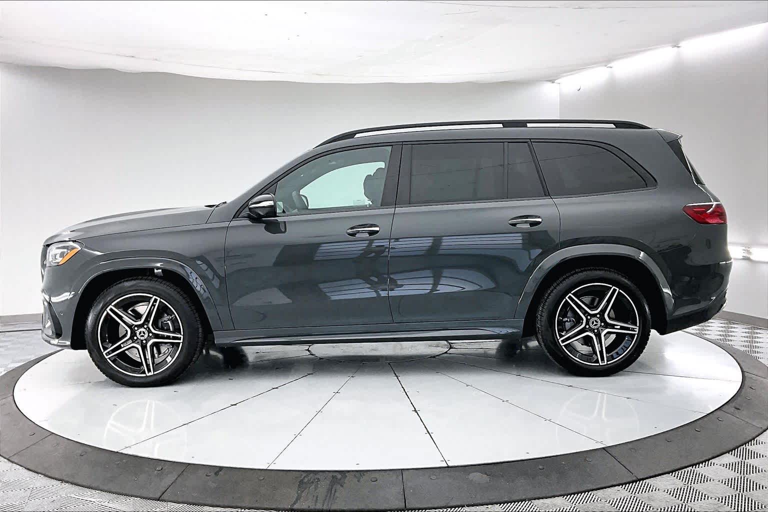 Thumbnail: 2026 Mercedes-Benz GLS - 3