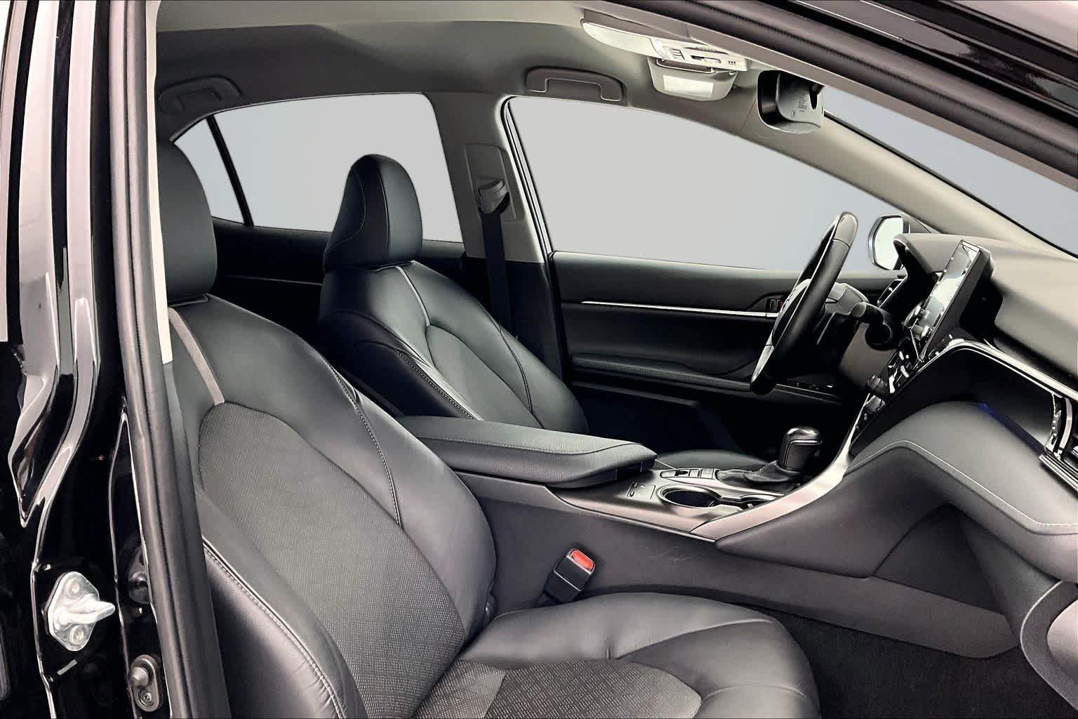 Thumbnail: 2022 Toyota Camry - 13
