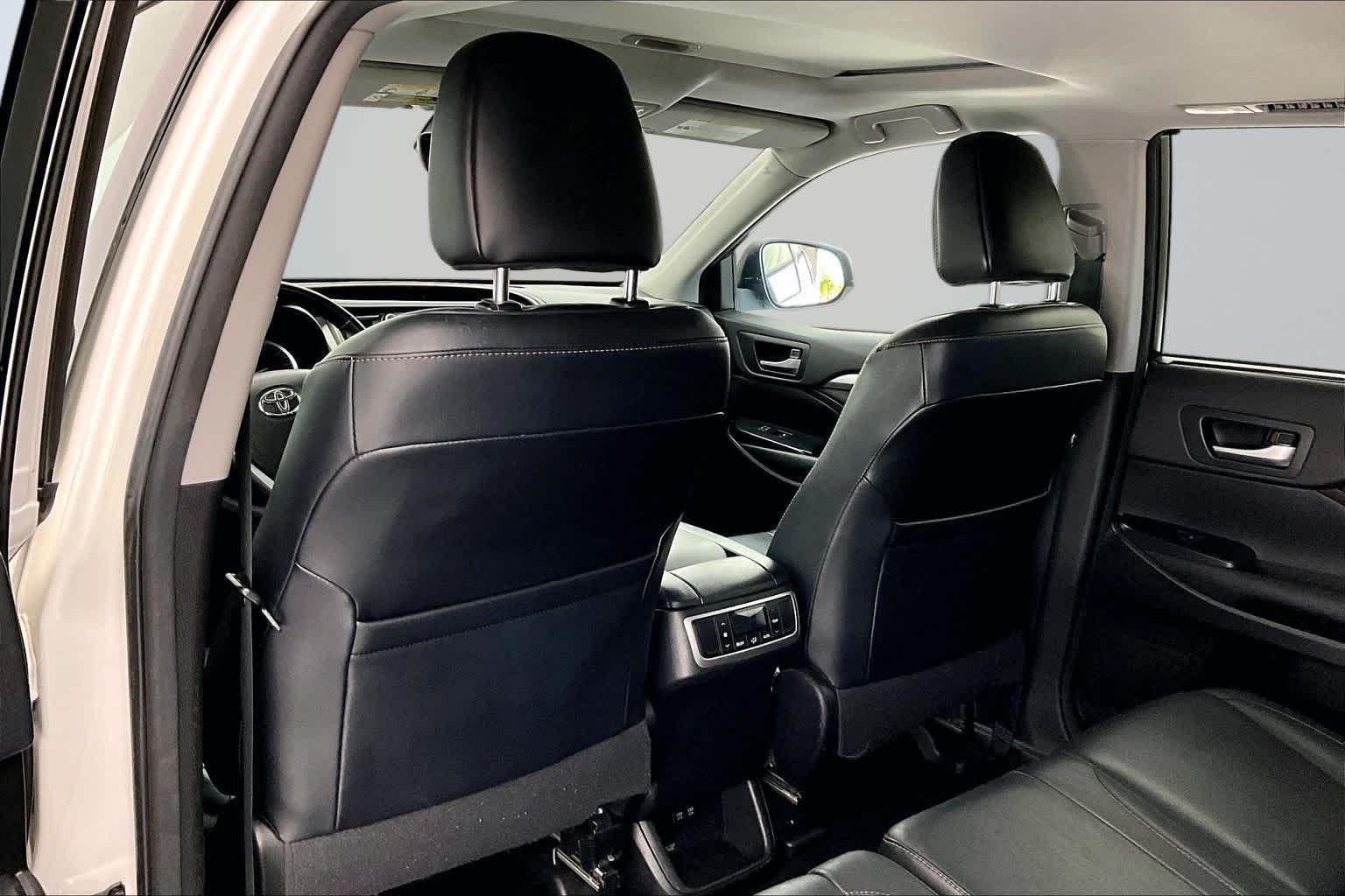 Thumbnail: 2017 Toyota Highlander - 12