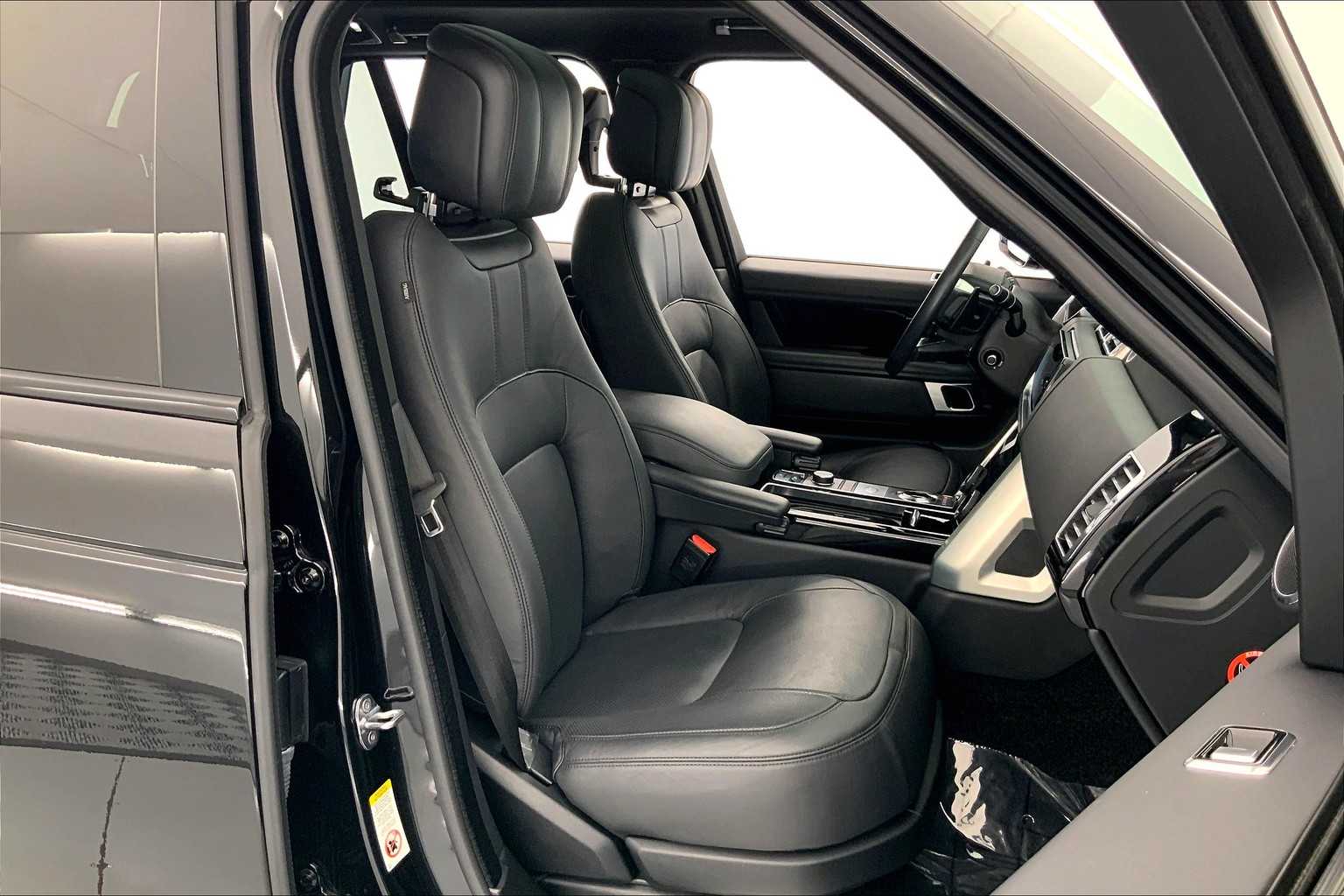 Thumbnail: 2018 Land Rover Range Rover - 14
