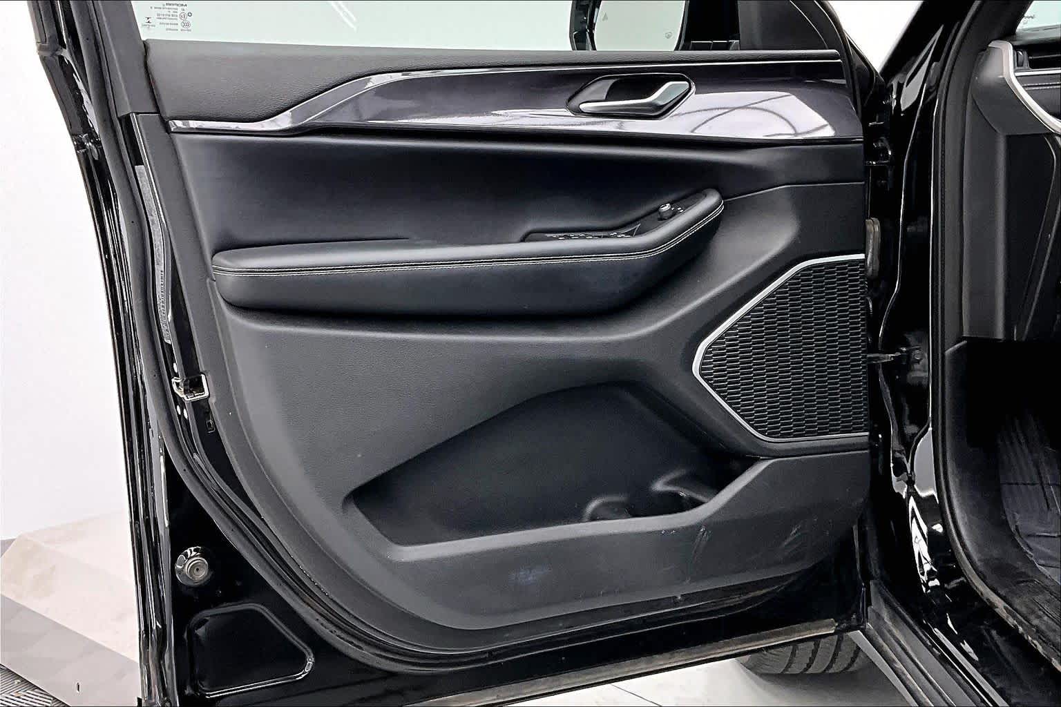 Thumbnail: 2021 Jeep Grand Cherokee L - 23