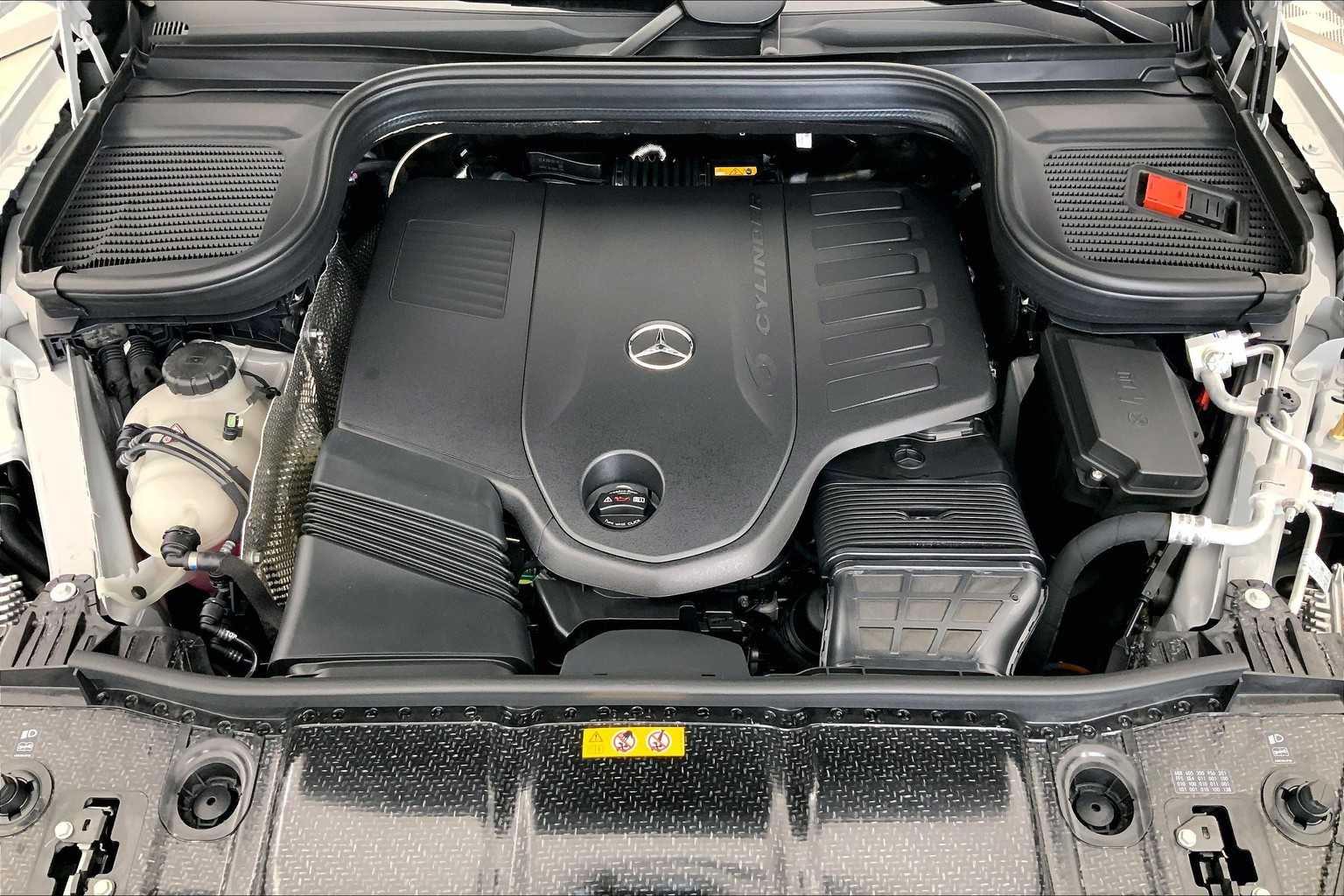 2025 Mercedes-Benz GLS 450 4MATIC 9