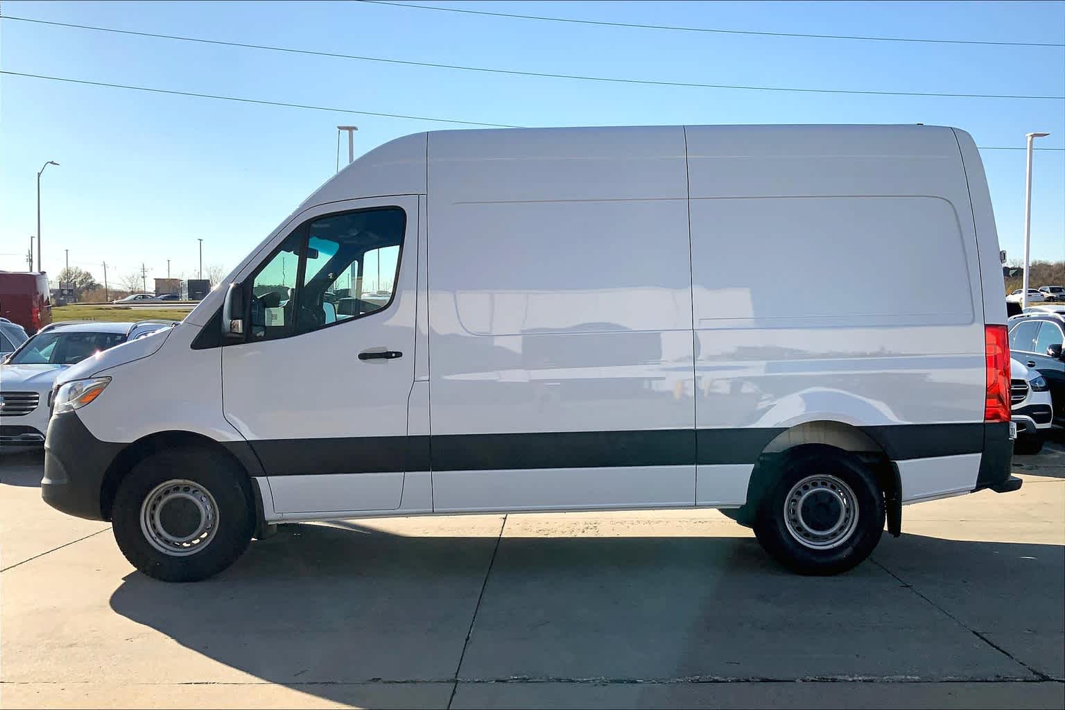Thumbnail: 2025 Mercedes-Benz Sprinter - 3