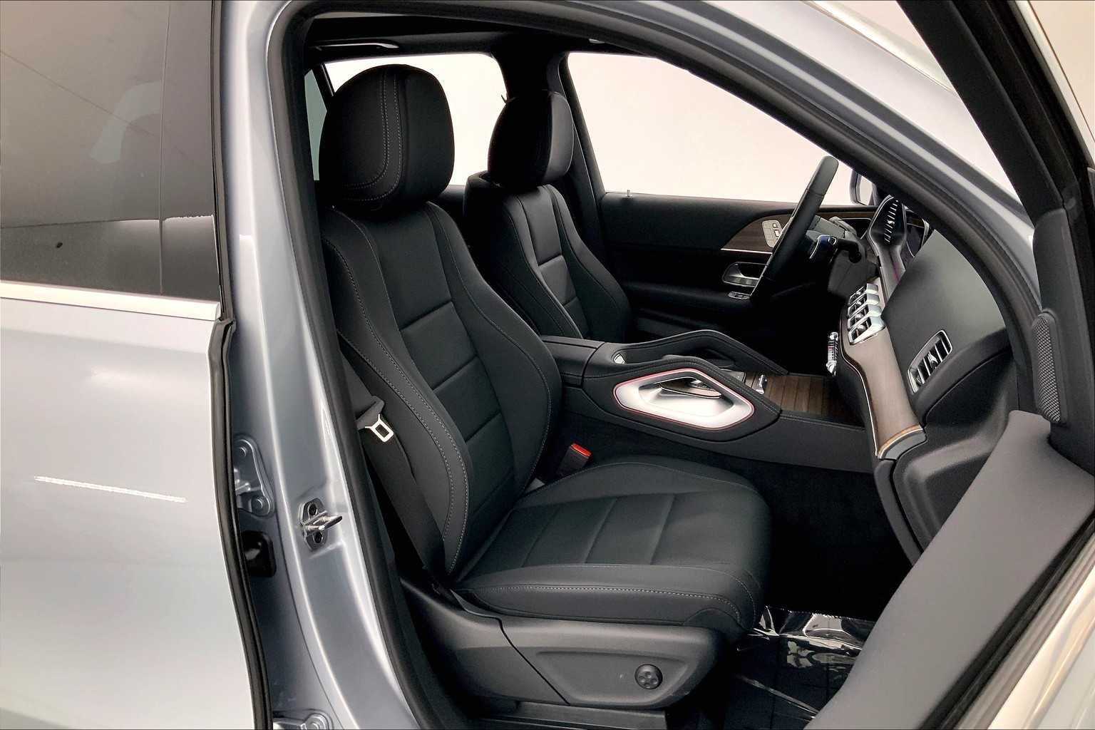 Thumbnail: 2025 Mercedes-Benz GLE - 14