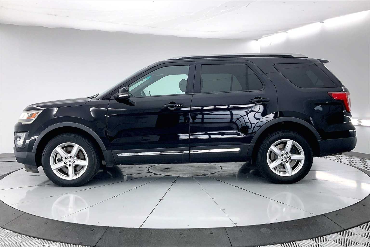 Thumbnail: 2017 Ford Explorer - 3