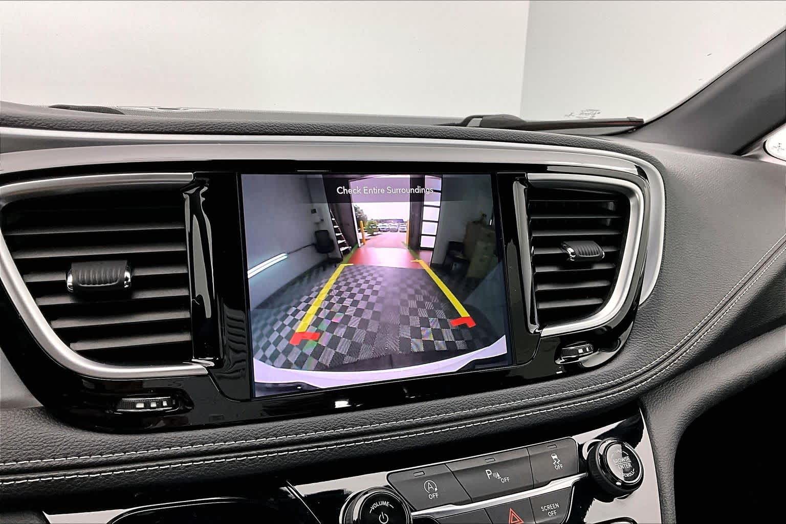 Thumbnail: 2020 Chrysler Pacifica - 21