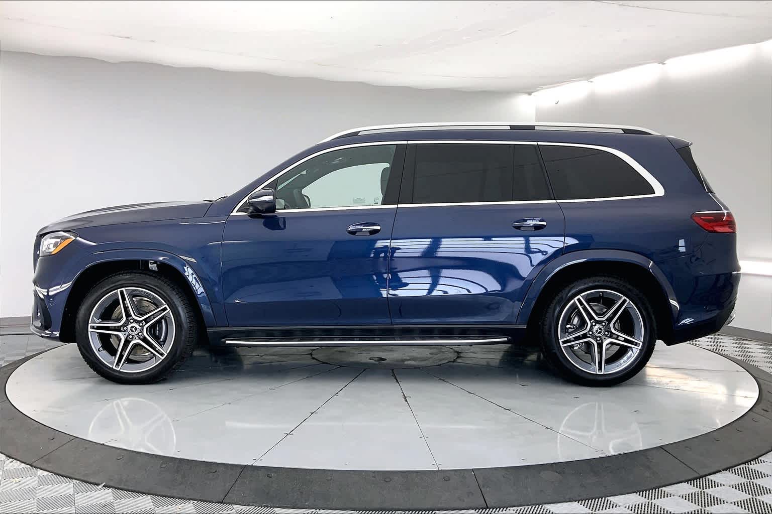 Thumbnail: 2025 Mercedes-Benz GLS - 3