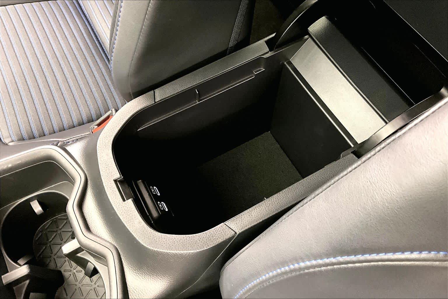 Thumbnail: 2023 Toyota RAV4 - 28