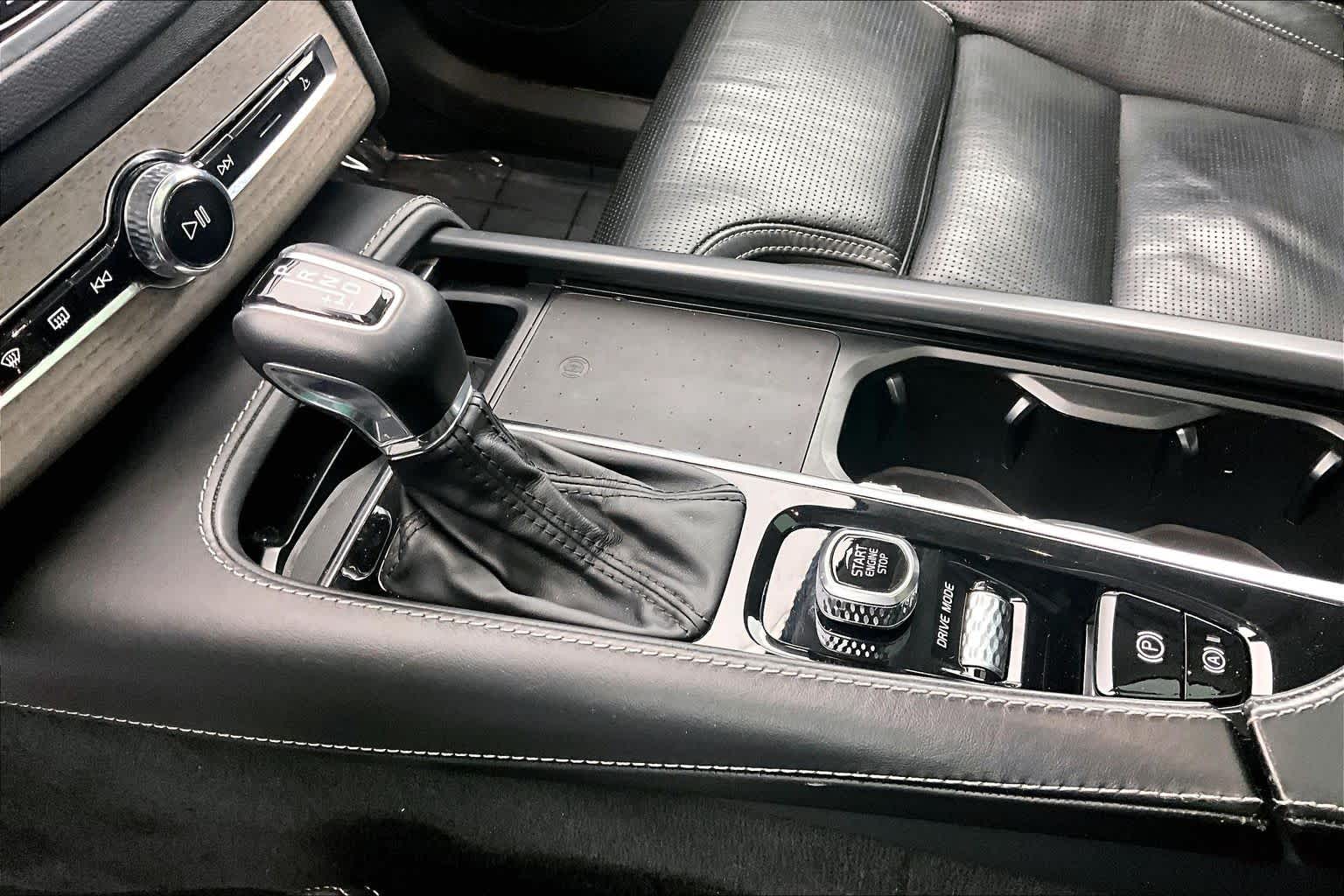 Thumbnail: 2021 Volvo XC90 - 17