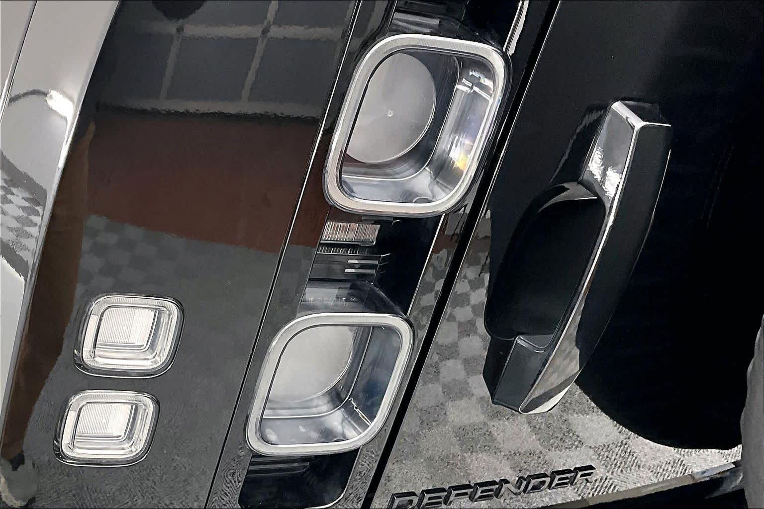 Thumbnail: 2024 Land Rover Defender - 25