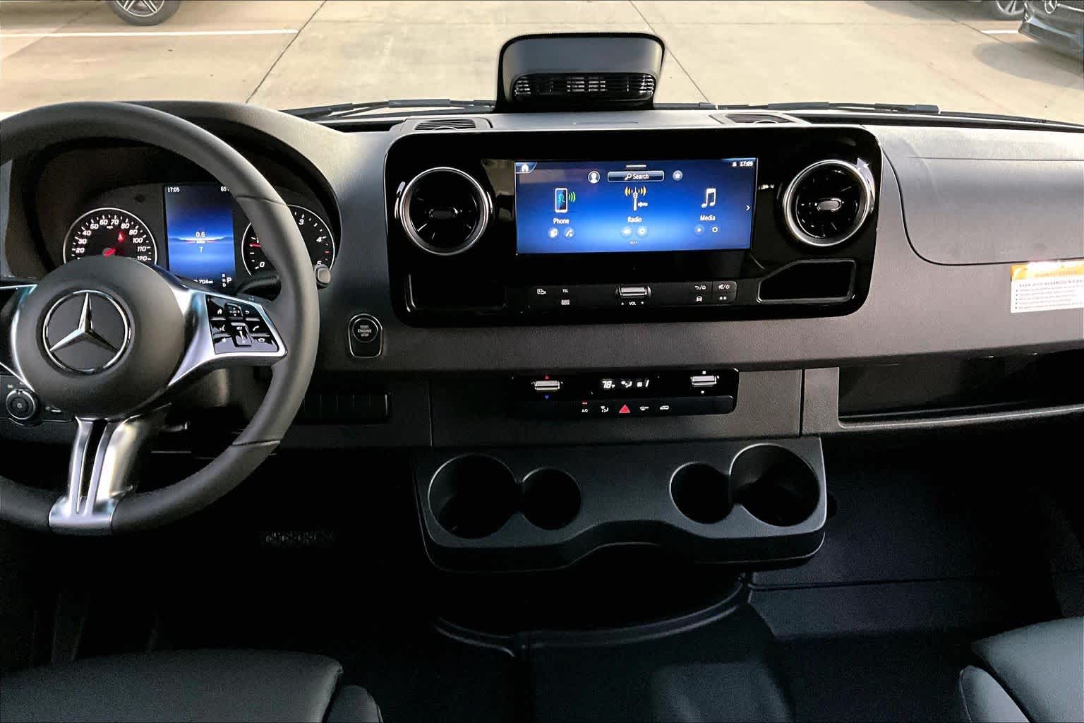 Thumbnail: 2026 Mercedes-Benz Sprinter - 15