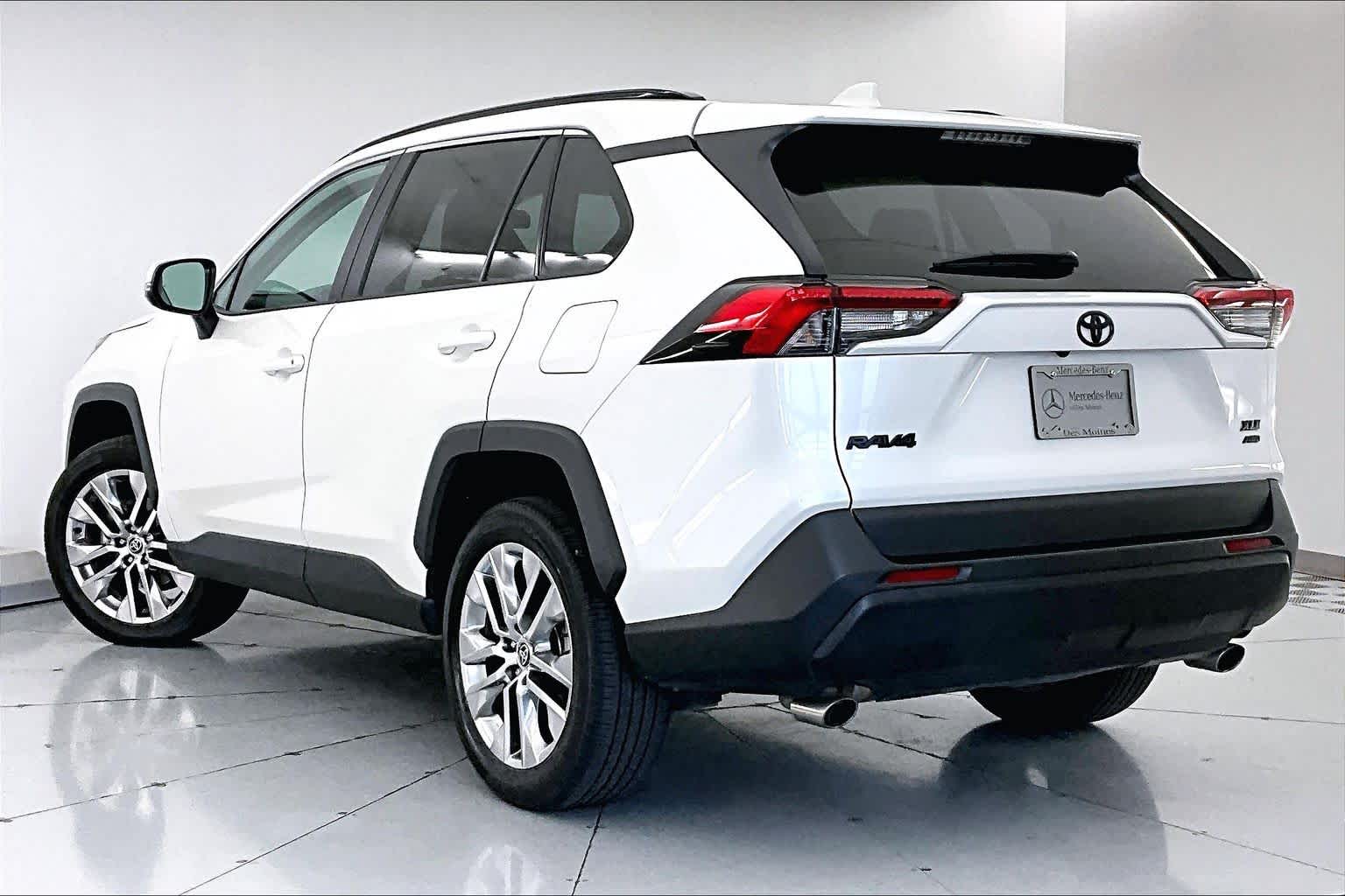 Thumbnail: 2021 Toyota RAV4 - 4