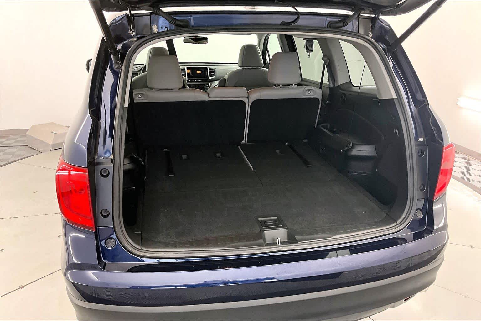 Thumbnail: 2017 Honda Pilot - 19