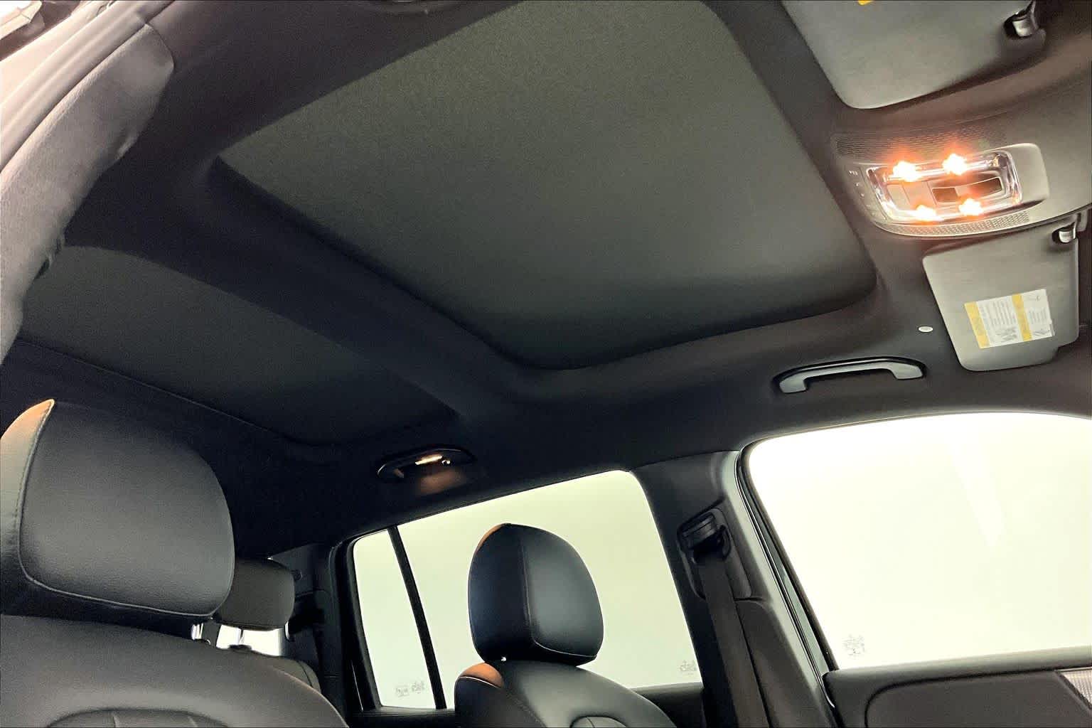 Thumbnail: 2021 Mercedes-Benz GLB - 21