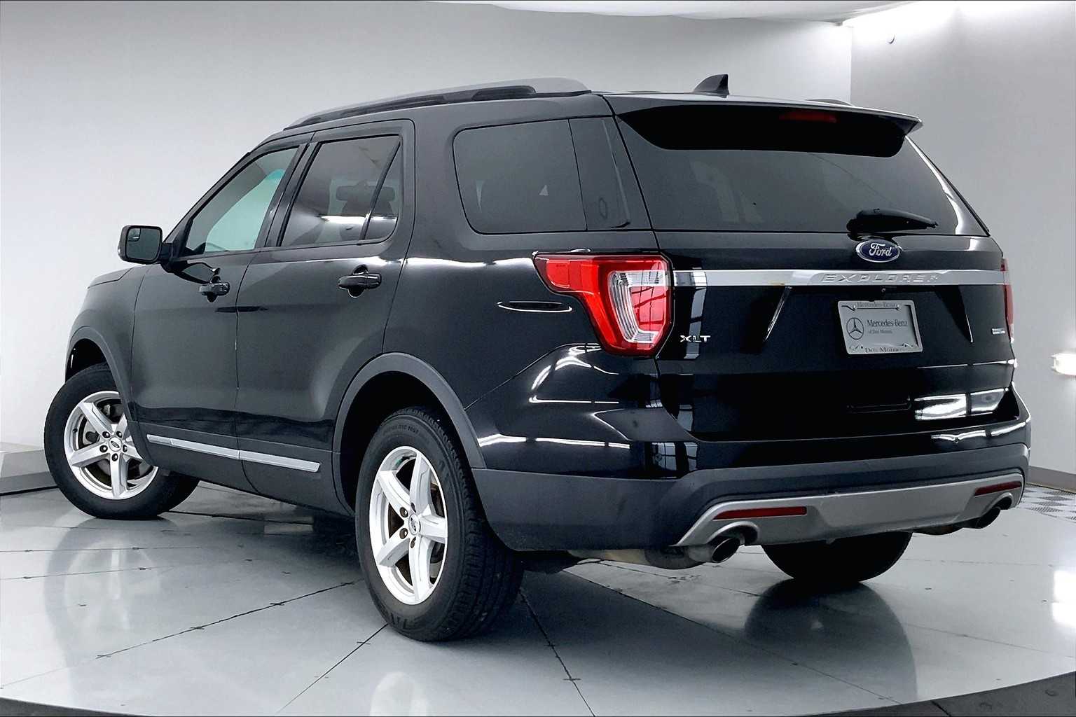 Thumbnail: 2017 Ford Explorer - 4