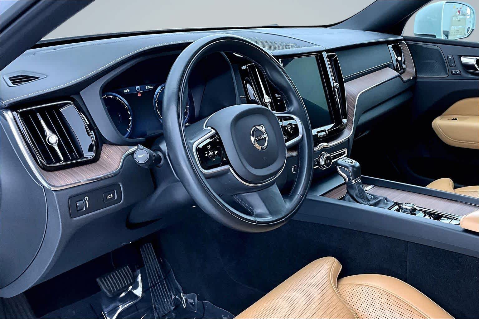 Thumbnail: 2019 Volvo XC60 - 2