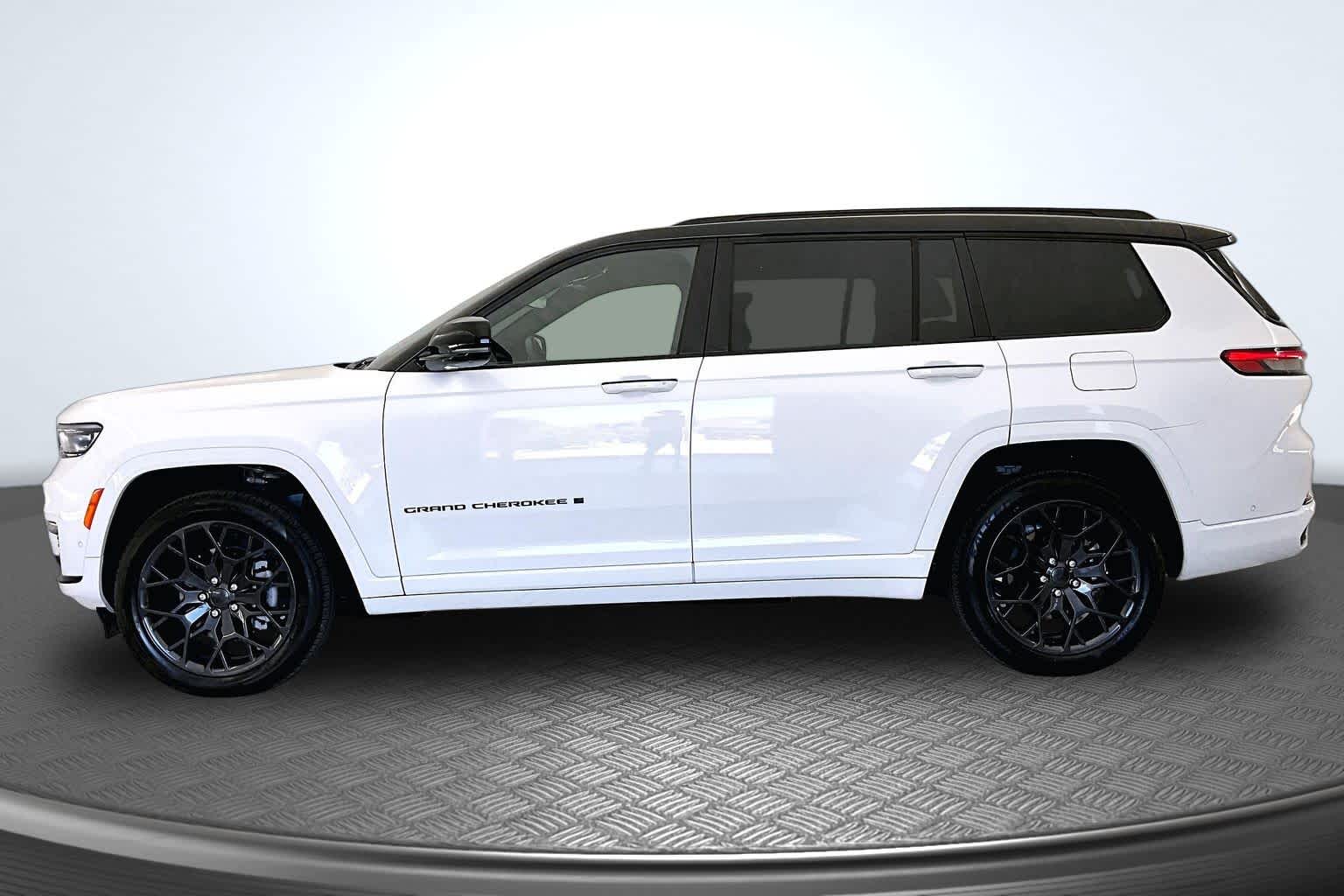 Thumbnail: 2023 Jeep Grand Cherokee - 3