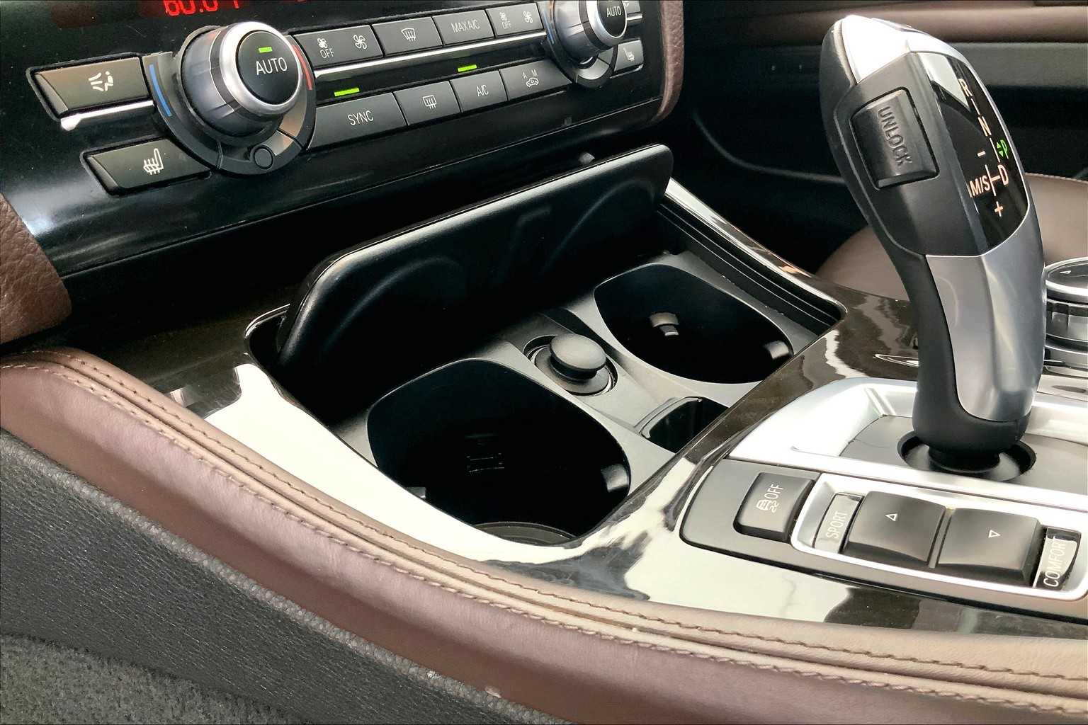 2014 BMW 5 Series 535i xDrive 27