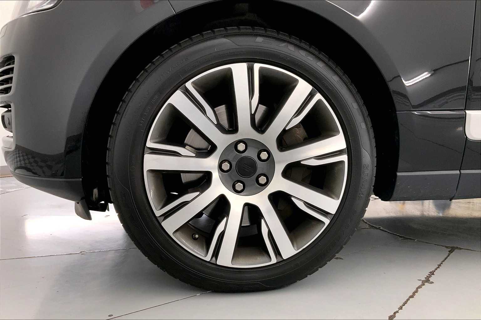 Thumbnail: 2017 Land Rover Range Rover - 8