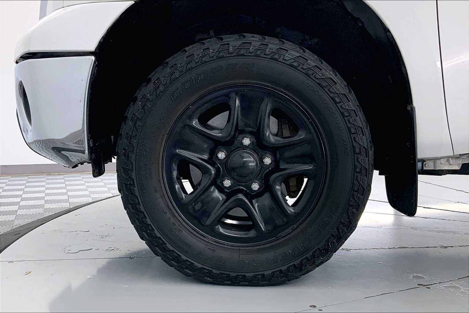 Thumbnail: 2010 Toyota Tundra - 8