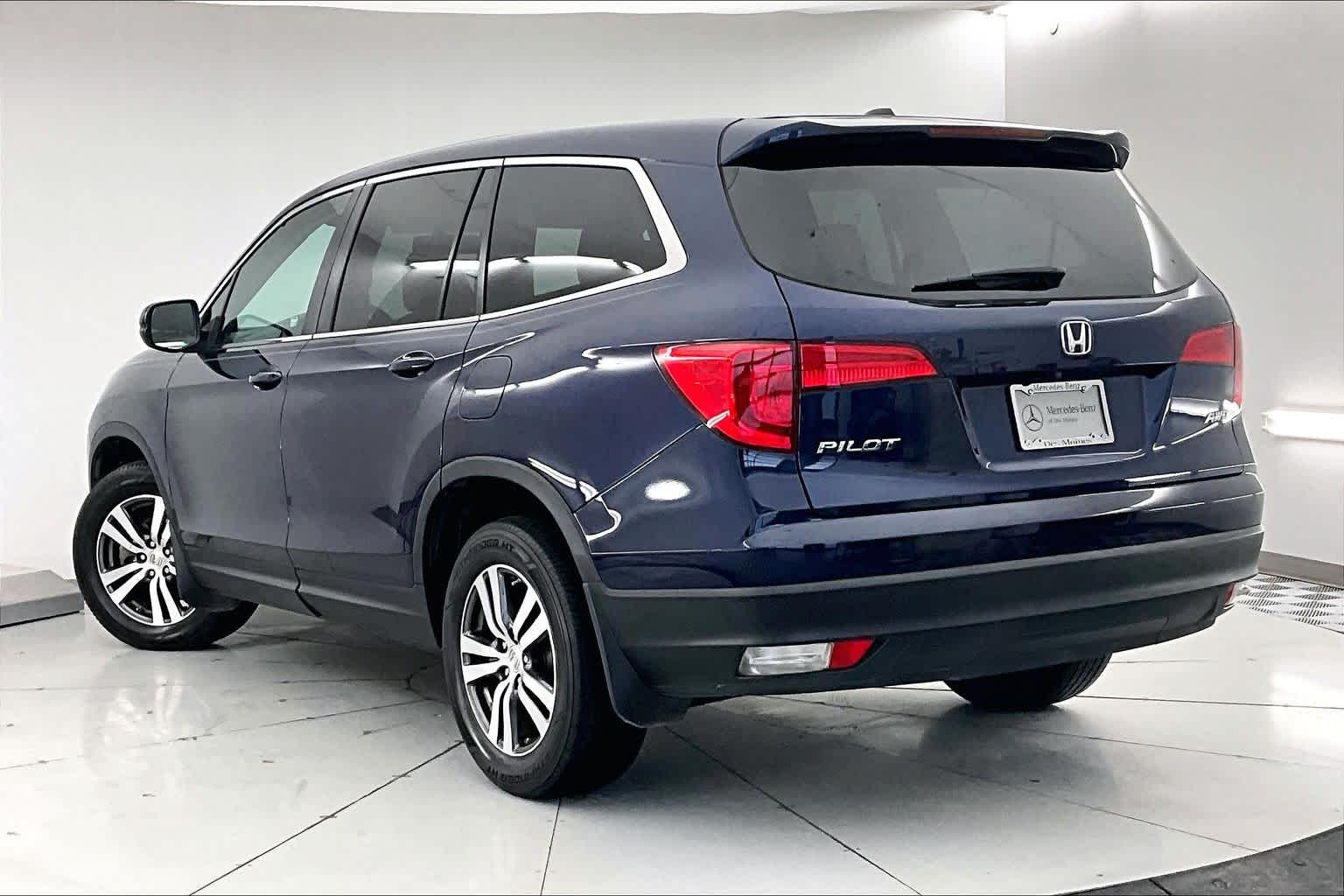 Thumbnail: 2017 Honda Pilot - 4