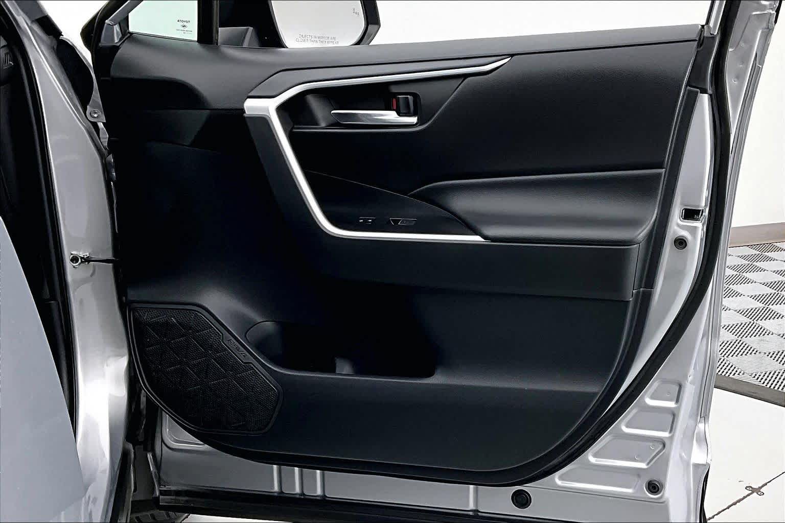 Thumbnail: 2022 Toyota RAV4 - 24