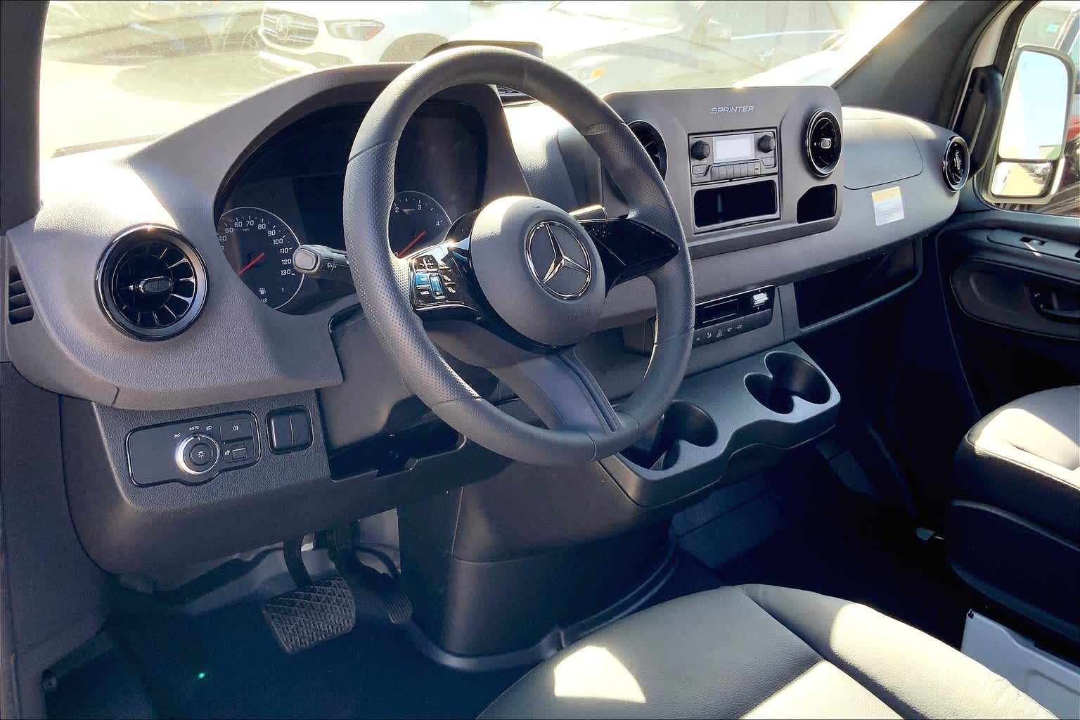 Thumbnail: 2025 Mercedes-Benz Sprinter - 2