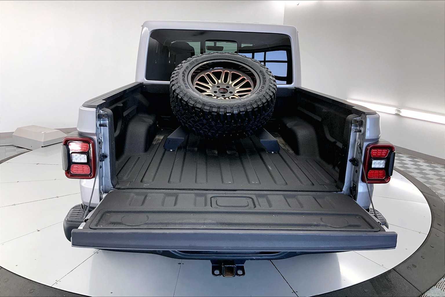 Thumbnail: 2020 Jeep Gladiator - 19