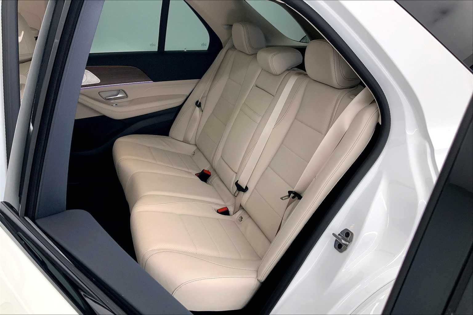 Thumbnail: 2026 Mercedes-Benz GLE - 13