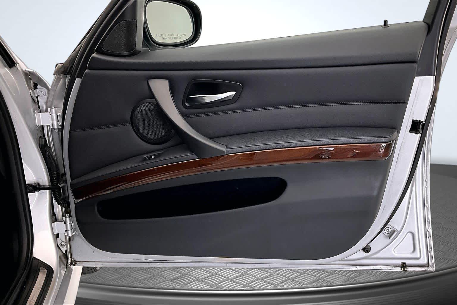 Thumbnail: 2011 BMW 3 Series - 23