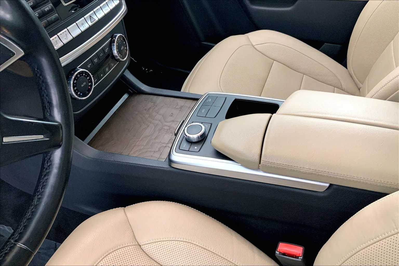 Thumbnail: 2016 Mercedes-Benz GL-Class - 17
