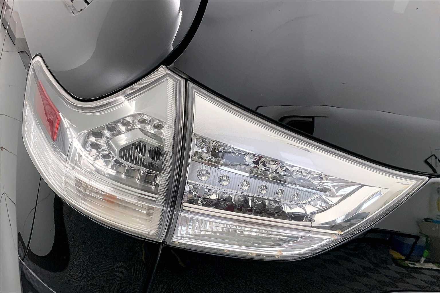 Thumbnail: 2015 Toyota Sienna - 25