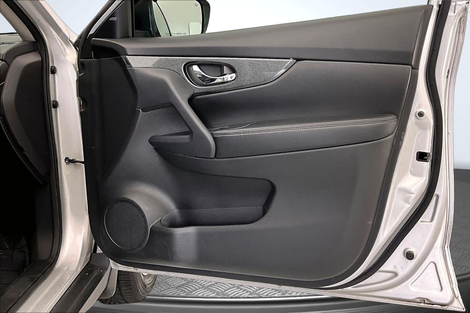Thumbnail: 2015 Nissan Rogue - 24