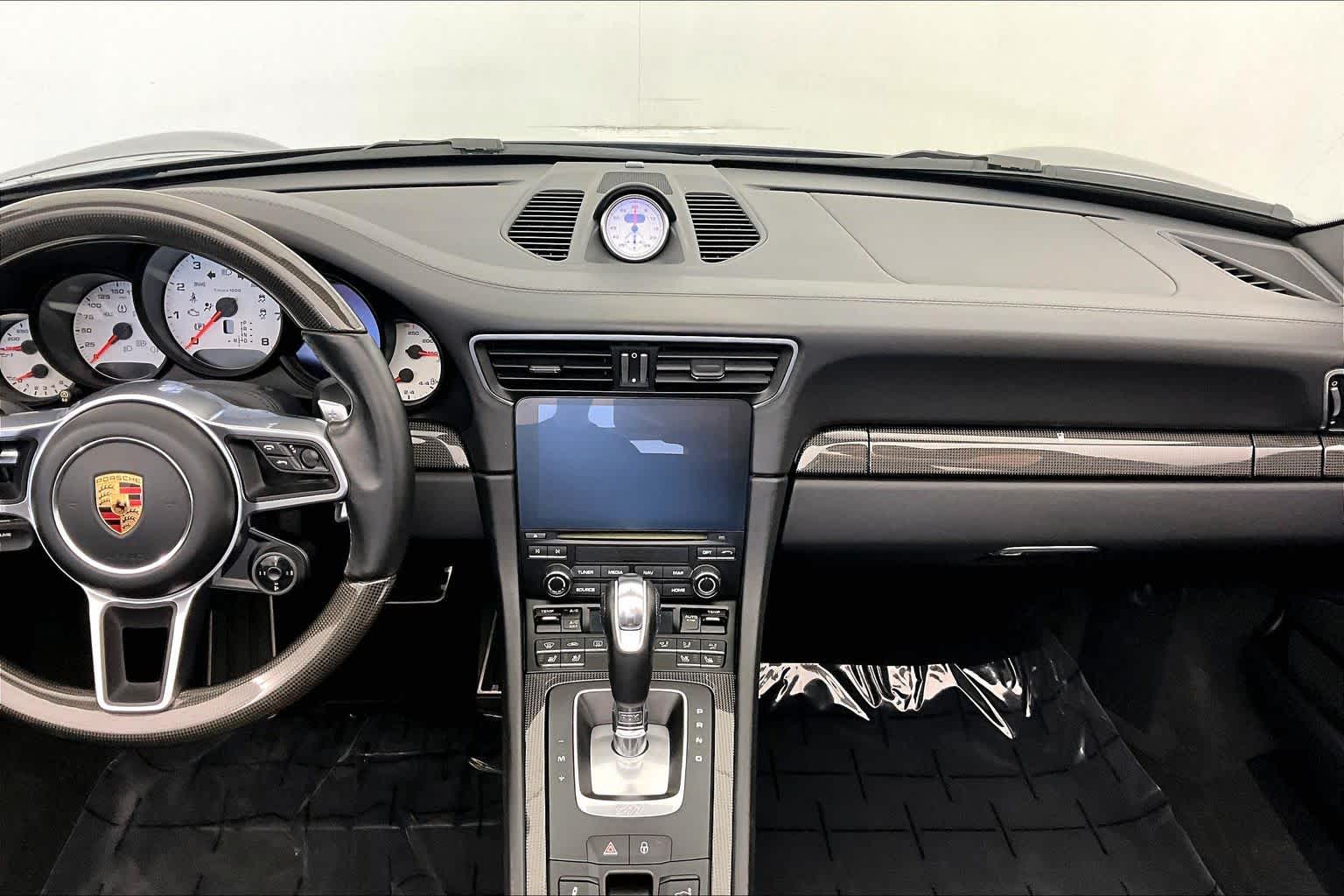 Thumbnail: 2019 Porsche 911 - 15