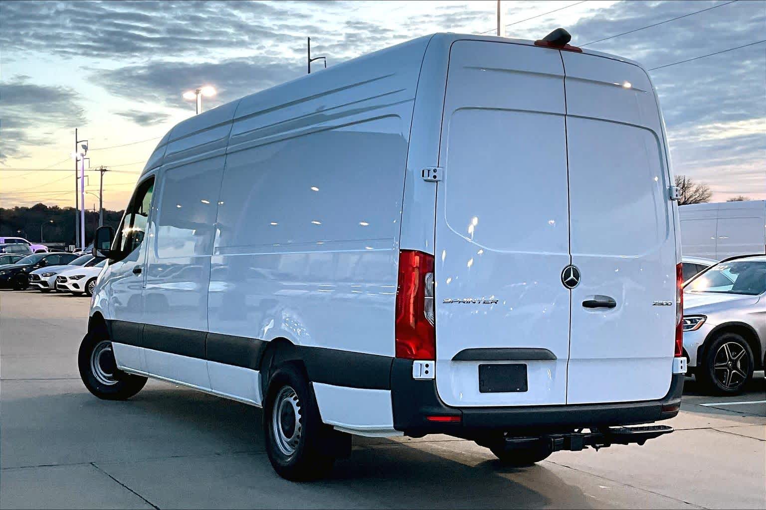 Thumbnail: 2026 Mercedes-Benz Sprinter - 4