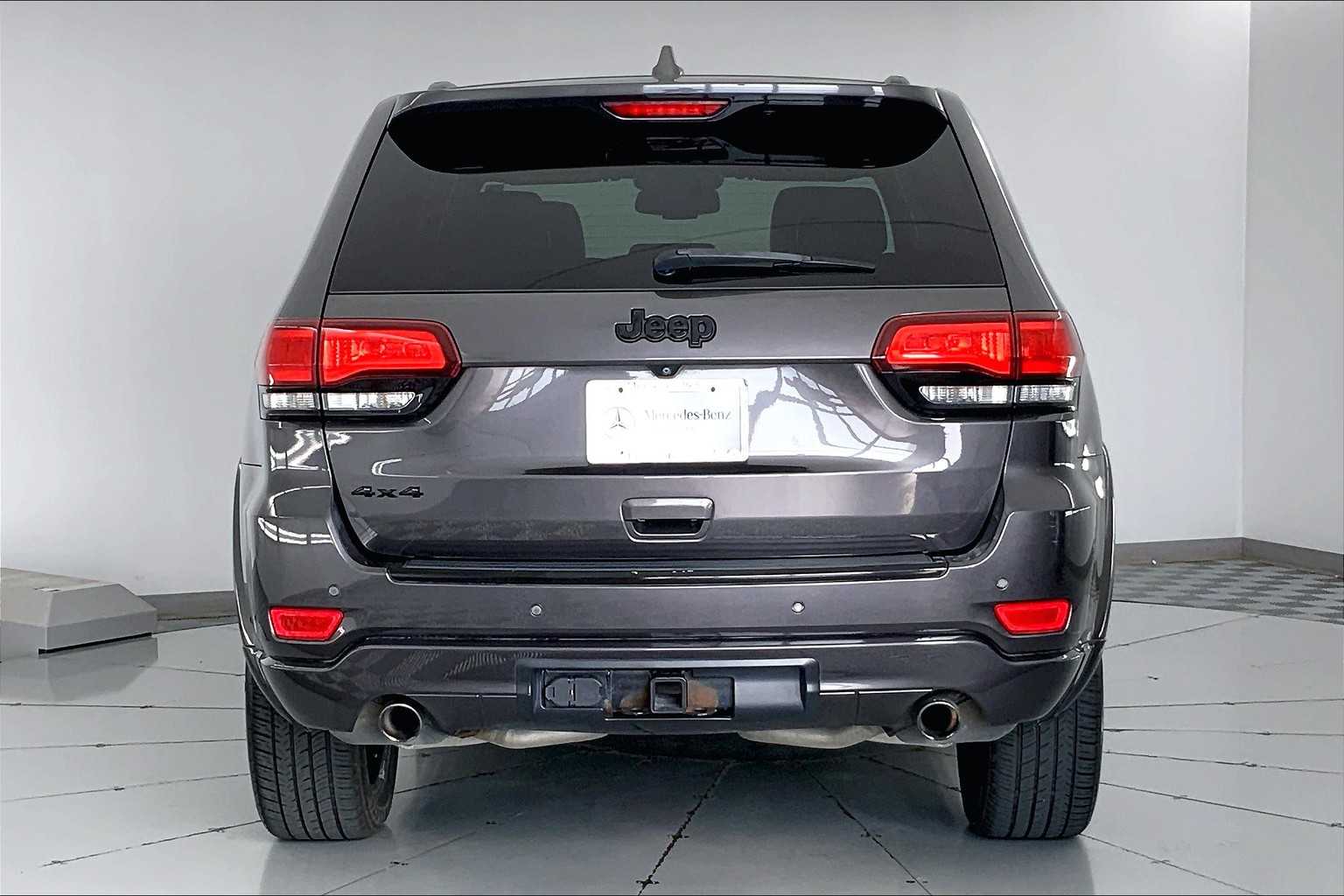 Thumbnail: 2015 Jeep Grand Cherokee - 5