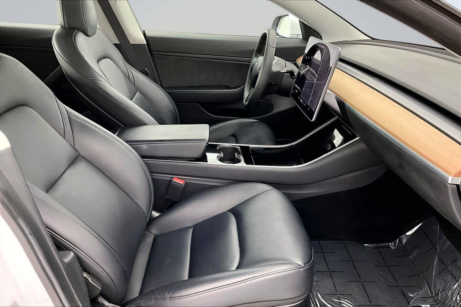 Thumbnail: 2020 Tesla Model 3 - 14