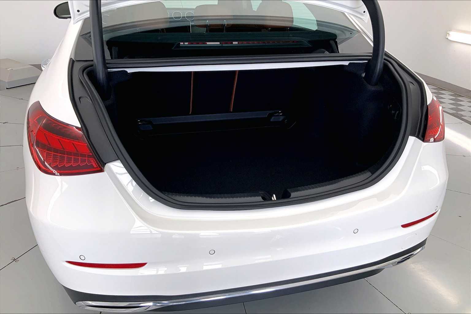 Thumbnail: 2025 Mercedes-Benz C-Class - 19