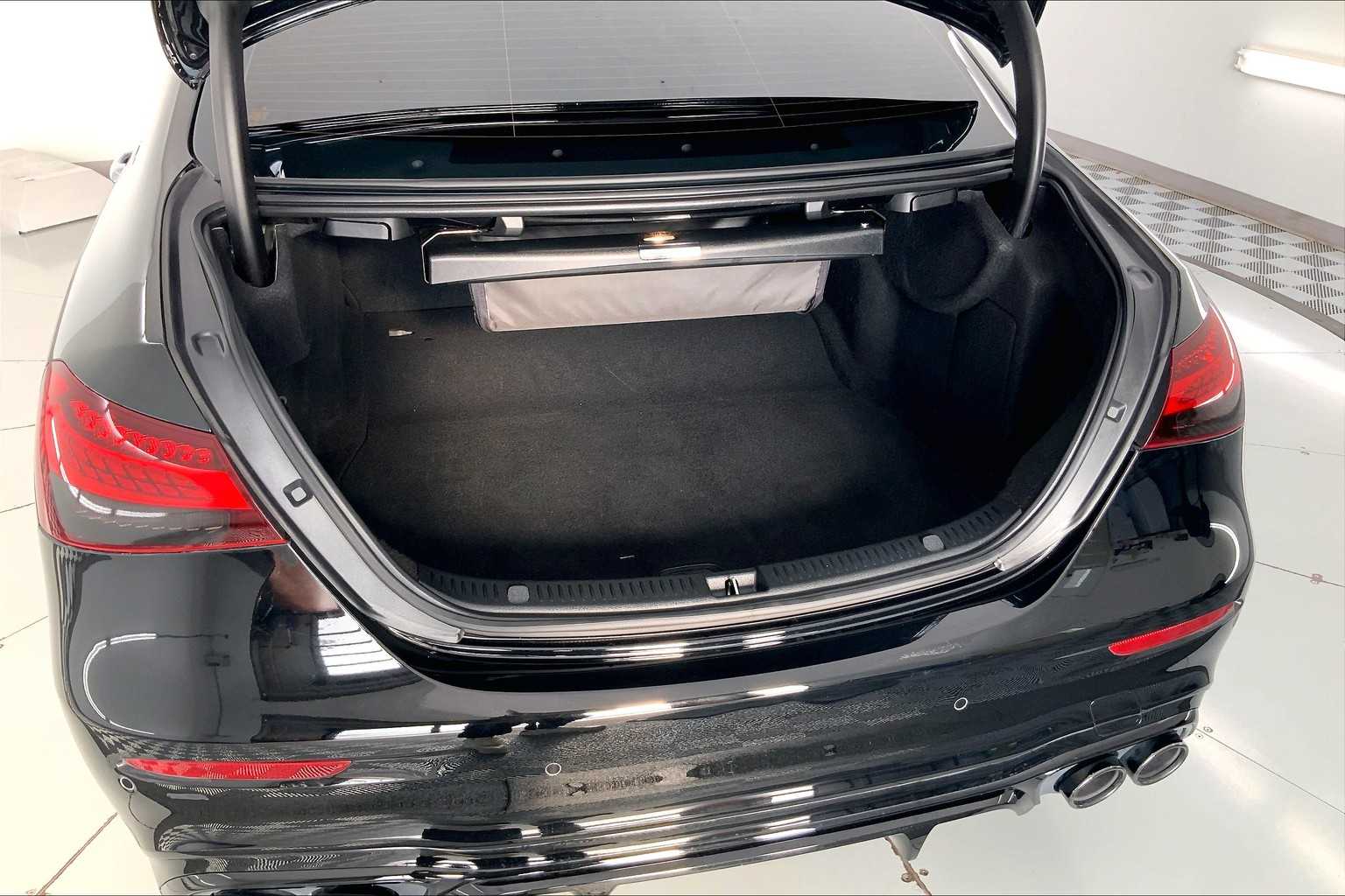 Thumbnail: 2022 Mercedes-Benz E-Class - 18